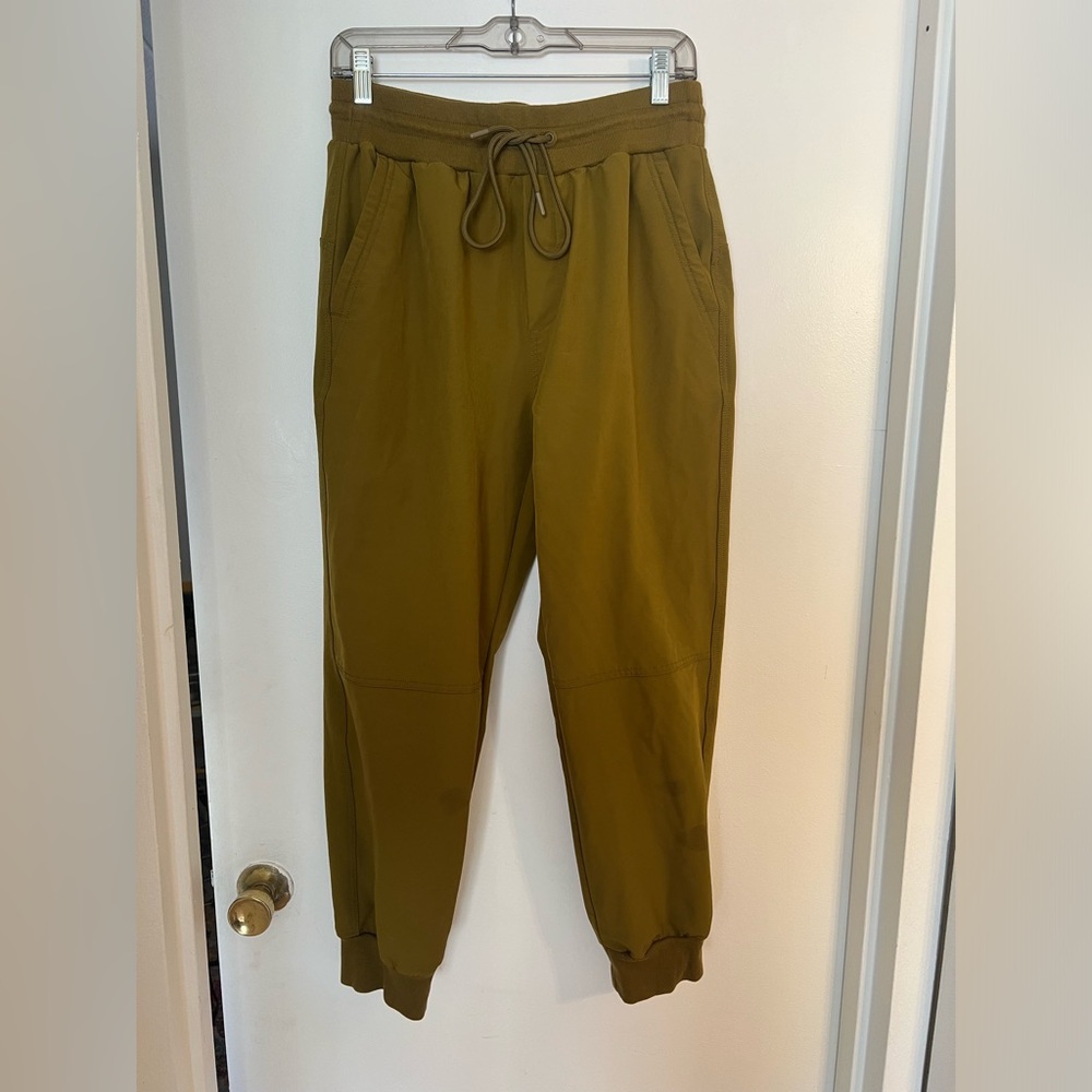 Stretchtech, size medium, beautiful green!